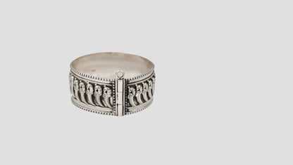Heritage Peacock Engraved Silver Bangle – Sangeeta Boochra