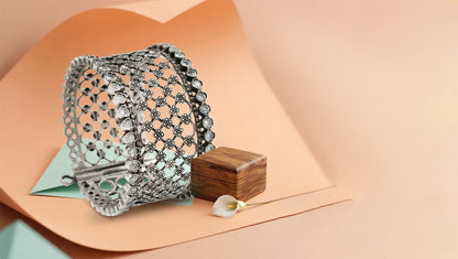 Sangeeta Boochra Everyday Luxe Oxidised Bangle