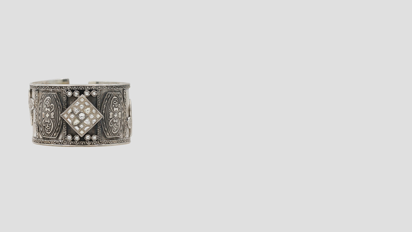 Regal Radiance: Handcrafted 925 Silver Statement Bangle