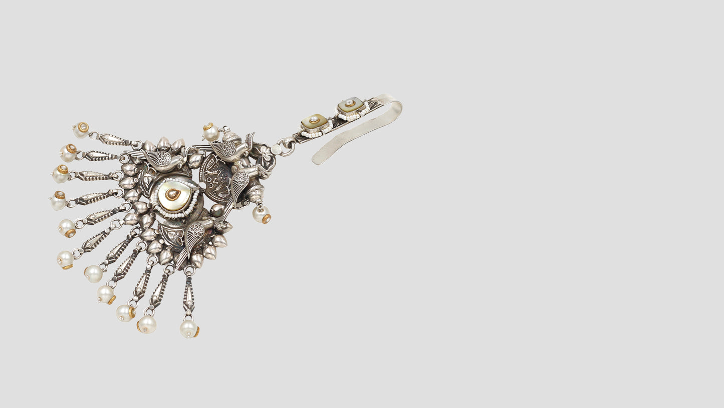 Ethereal Beauty: 925 Silver Keychain with Pearl Embellishments