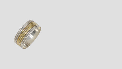 Timeless Radiance: Sangeeta Boochra’s Dual-Tone Silver Bangle