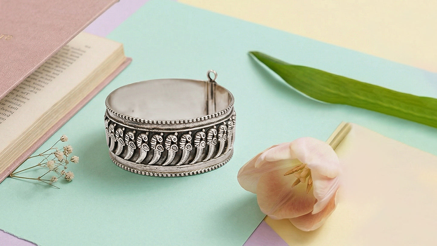 Heritage Peacock Engraved Silver Bangle – Sangeeta Boochra