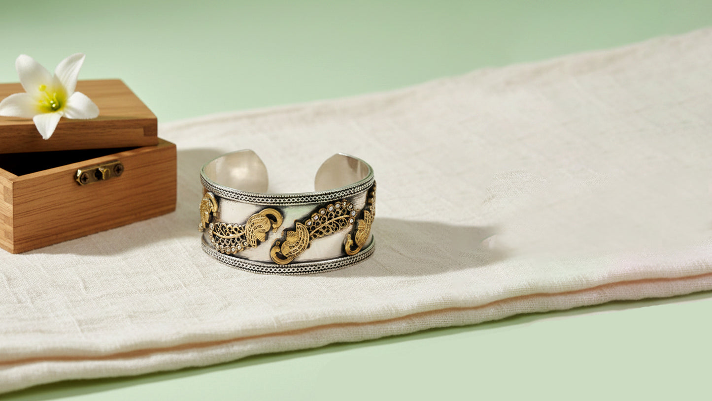 Peacock Motif Dual-Tone Silver Cuff – Sangeeta Boochra