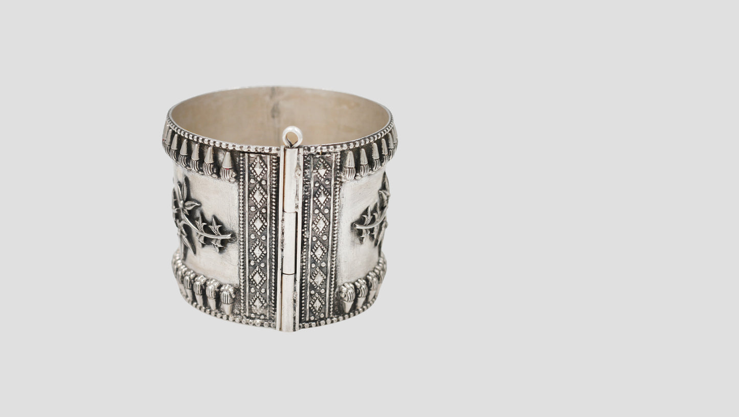 Sangeeta Boochra Floral Motif Oxidised Silver Bangle
