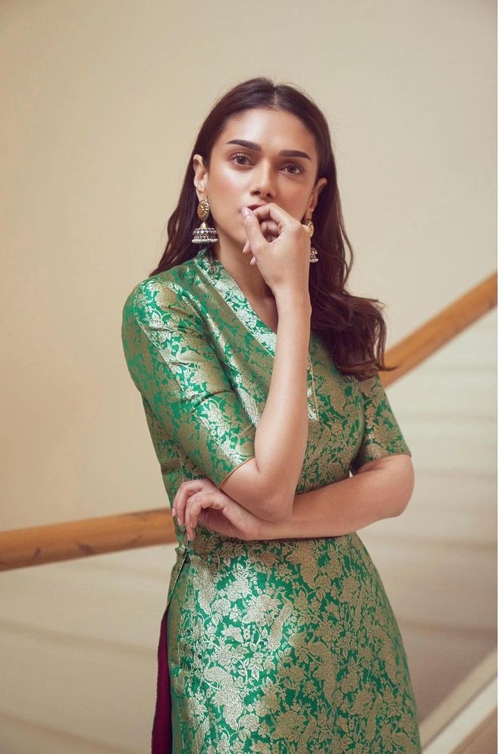 Aditi Rao Hydari In Sangeeta Boochra Silver Earring