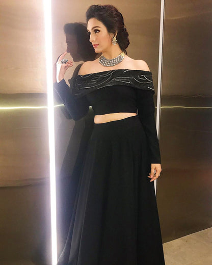 Akriti Kakar in Silver Ring