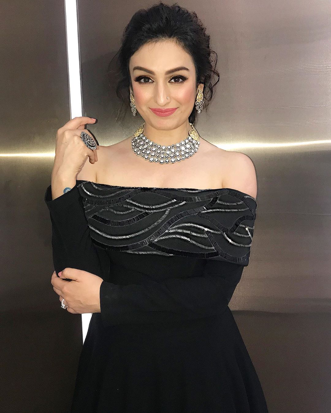 Akriti Kakar in Silver Ring