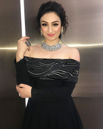 Akriti Kakar in Silver Ring