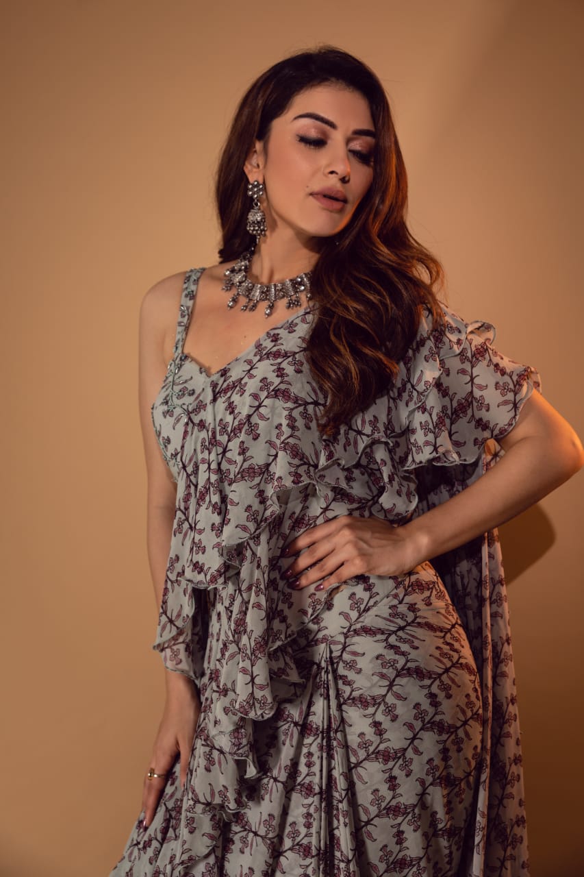 Hansika Motwani in Sangeeta Boochra Earrings And Necklace