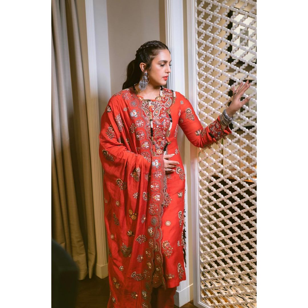 Huma Qureshi In Sangeeta Boochra Silver Jewellery