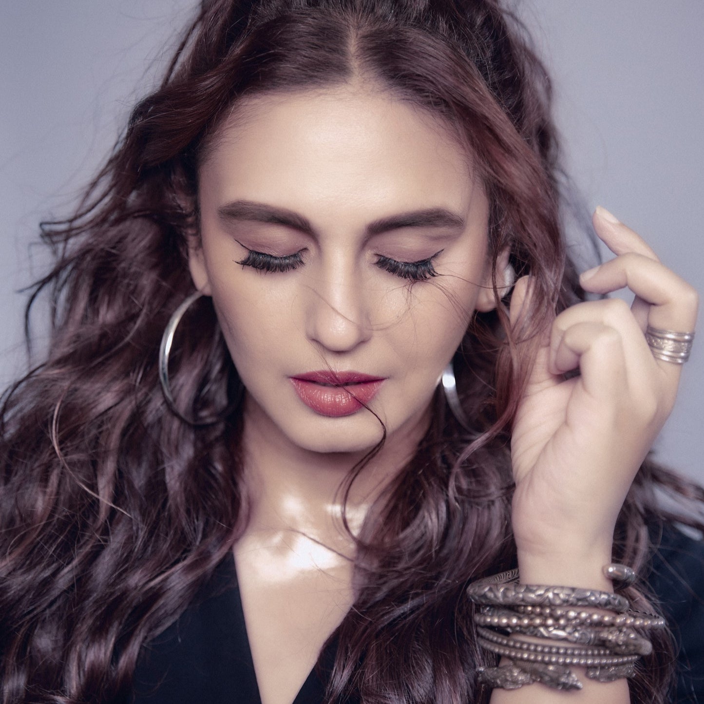 Huma Qureshi In Silver Jewellery