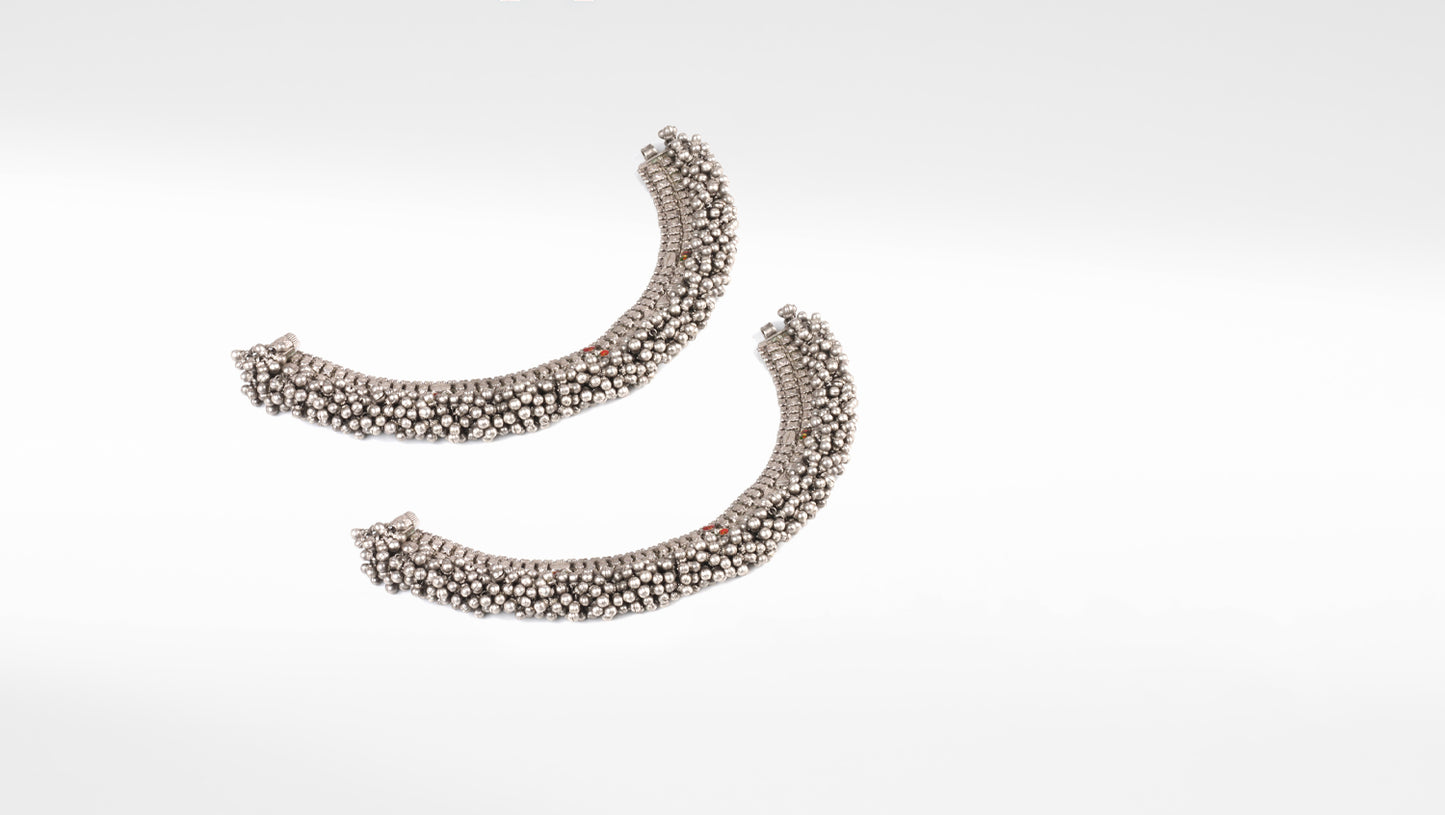 Sangeeta Boochra Silver Anklet