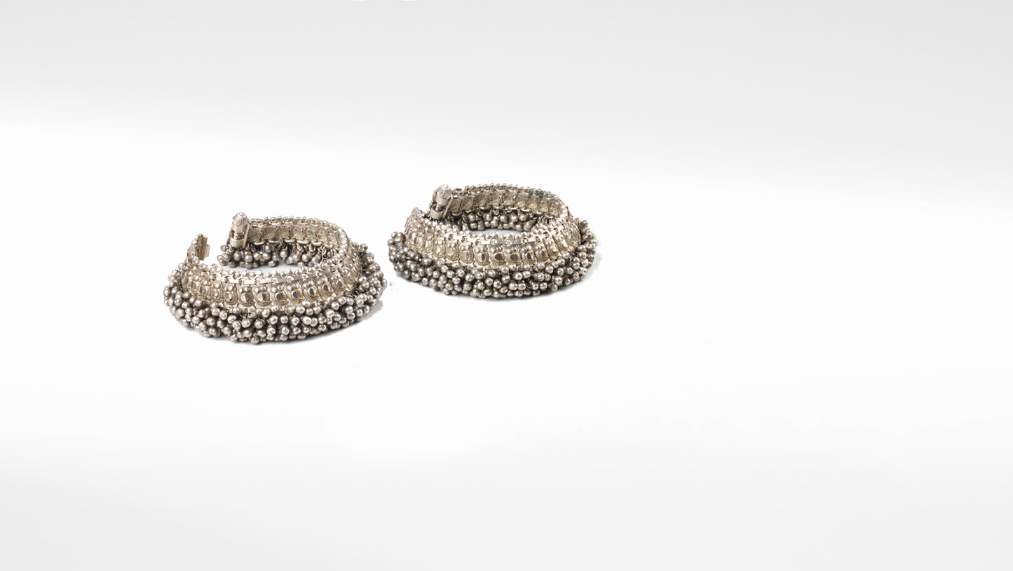 Sangeeta Boochra Silver Anklet