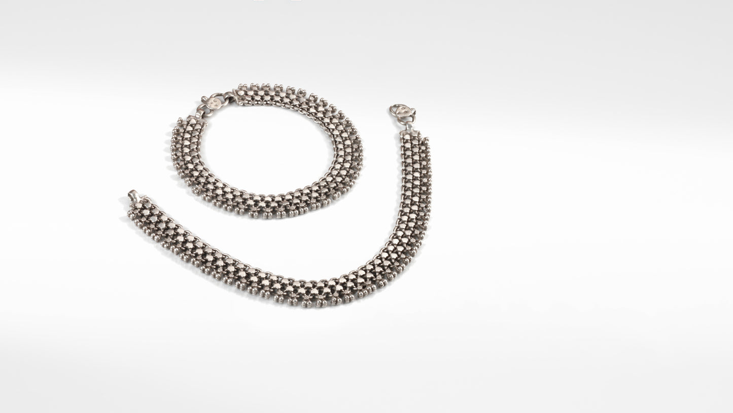 Sangeeta Boochra Silver Anklet