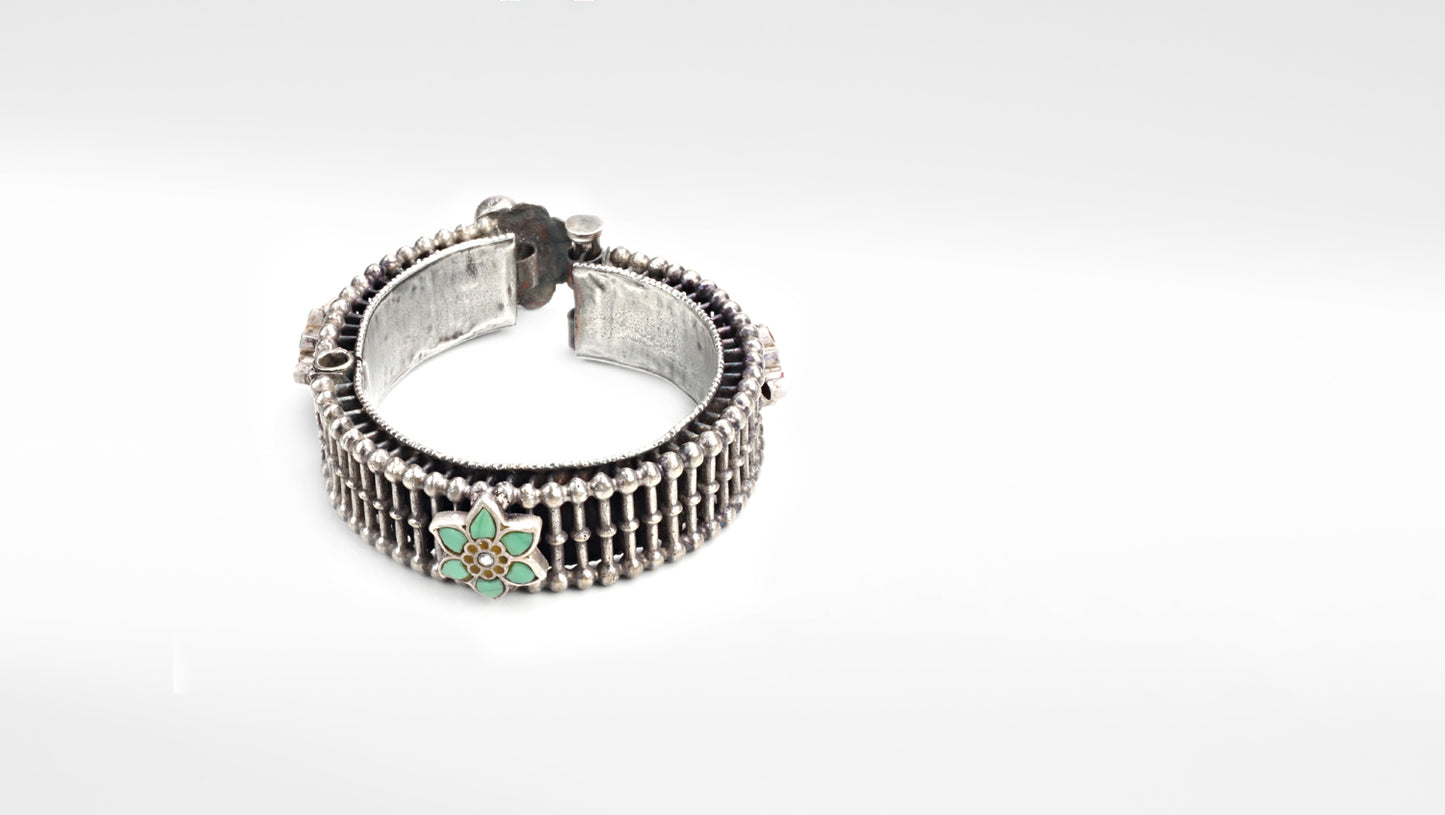 Silver Bangle With Kundan And Emerald Stone