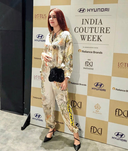 Jasleen Bharwal Dazzles in an Exquisite Silver Necklace