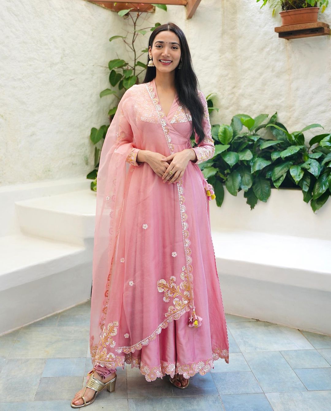 Medha Shankar In Silver Earring