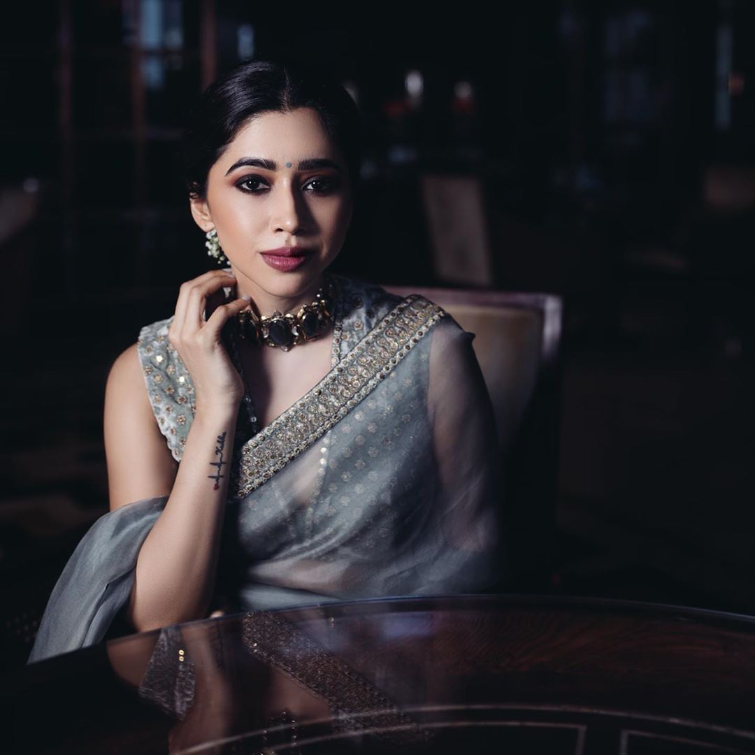 Aarti Ravi in Silver Necklace