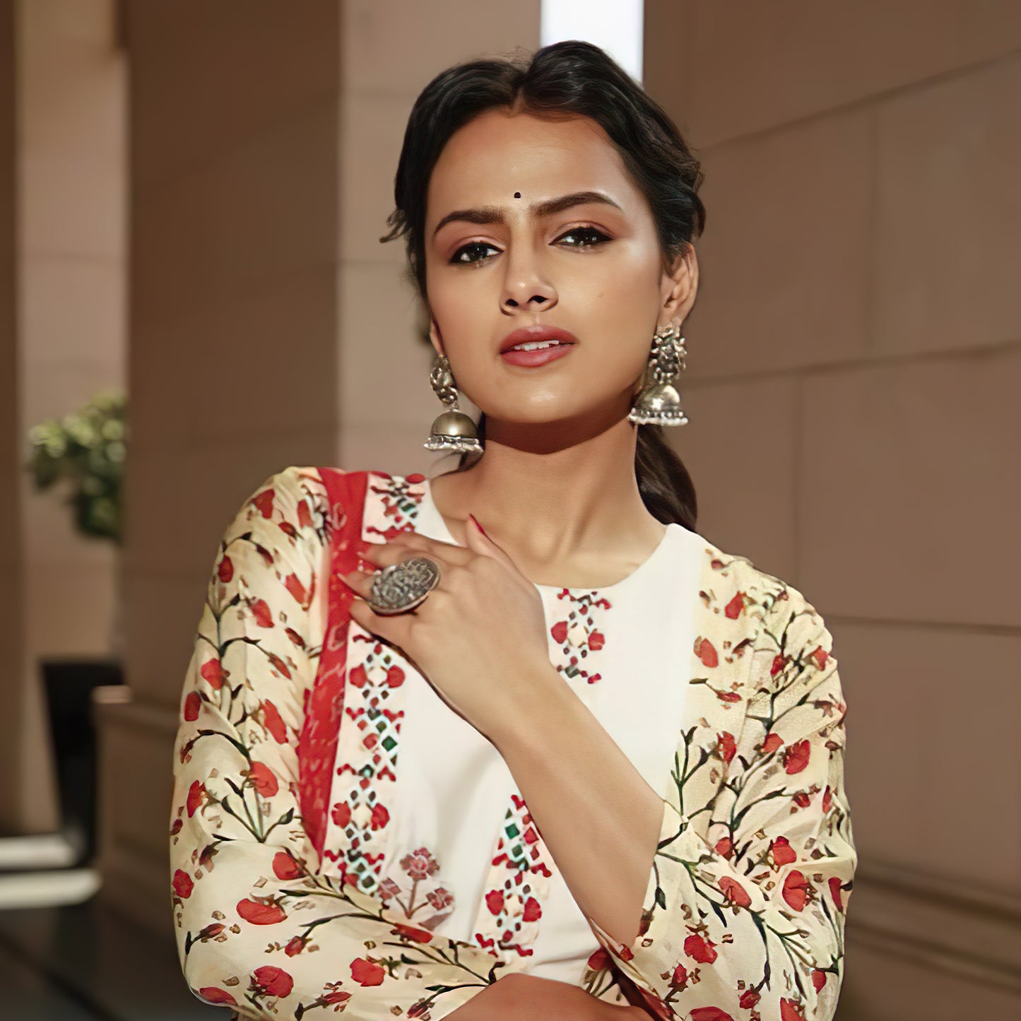 Shraddha Srinath in Earrings and Ring