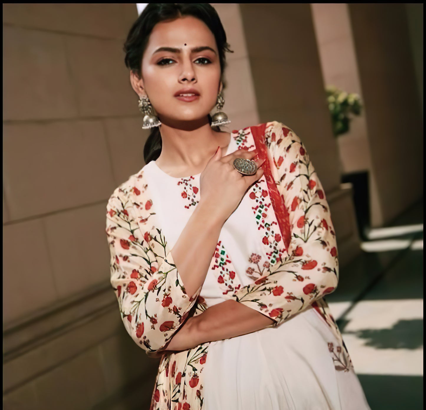 Shraddha Srinath in Earrings and Ring