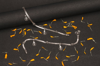 Sangeeta Boochra Silver Anklet