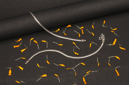 Sangeeta Boochra Silver Anklet