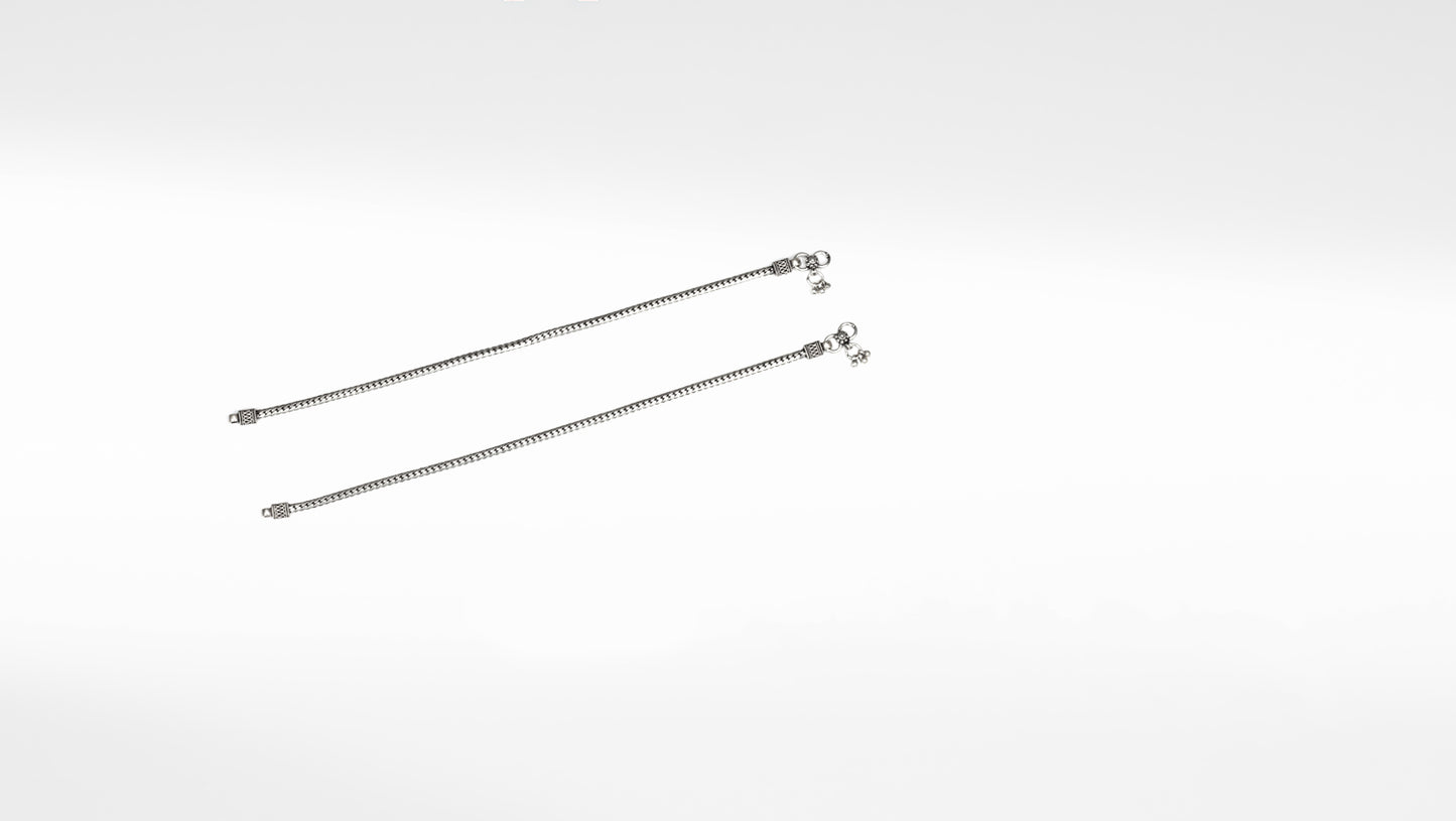 Sangeeta Boochra Silver Anklet