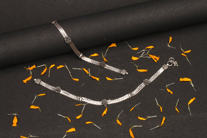 Sangeeta Boochra Silver Anklet