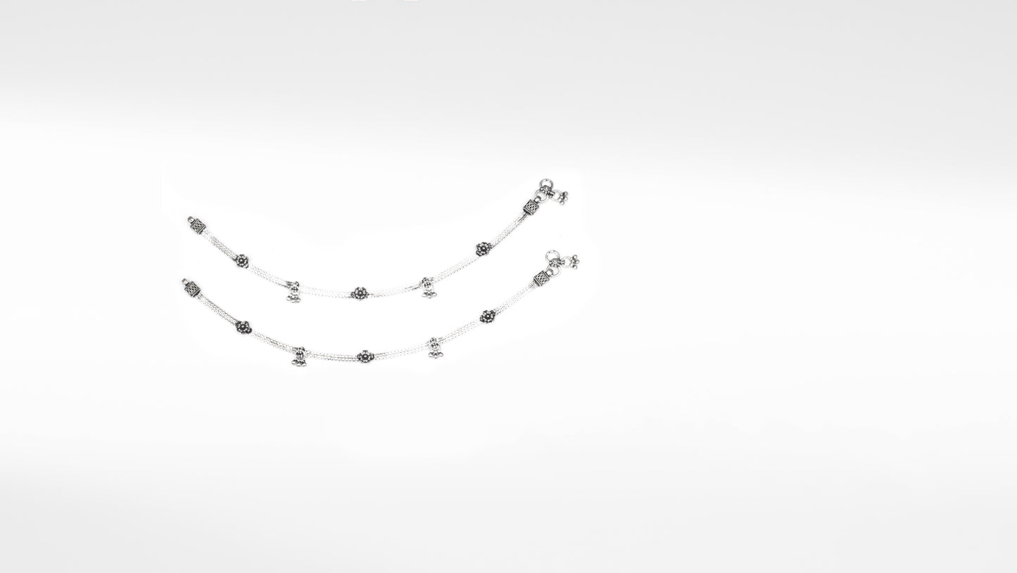 Sangeeta Boochra Silver Anklet