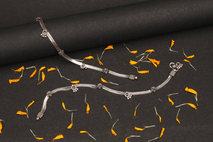 Sangeeta Boochra Silver Anklet