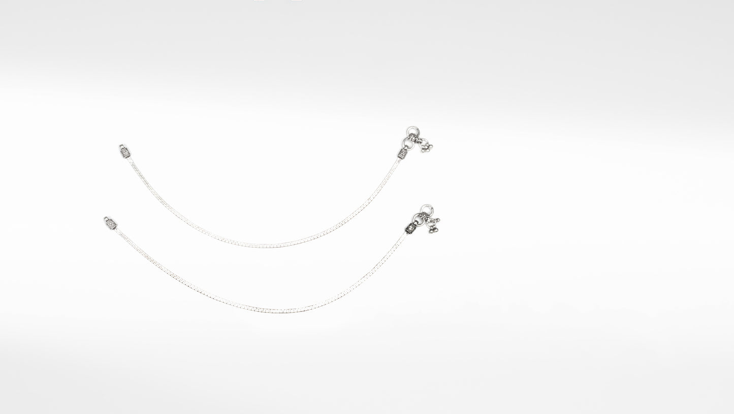 Sangeeta Boochra Silver Anklet