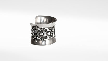 Sangeeta Boochra Silver Bangle