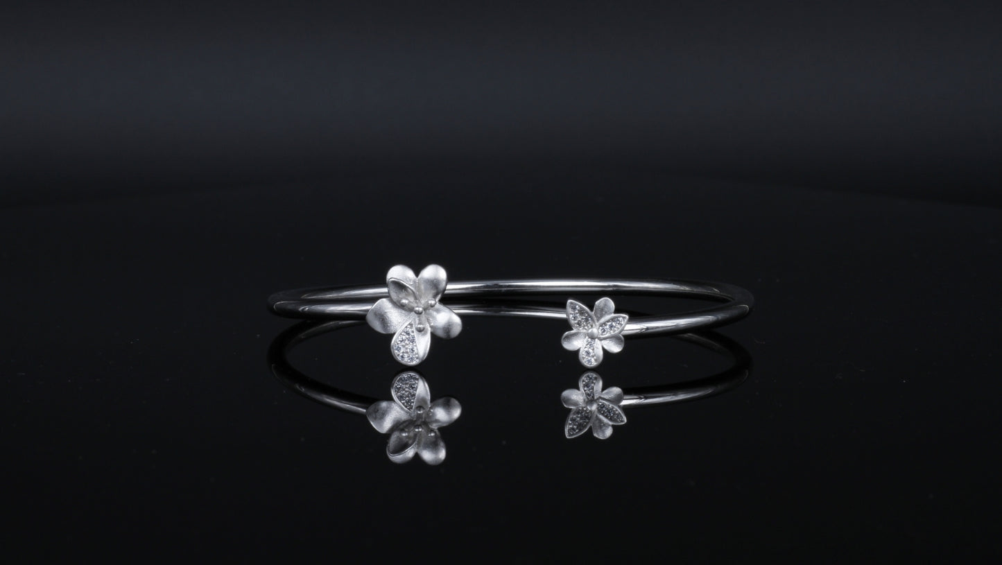 Nazmin Silver Floral Bracelet