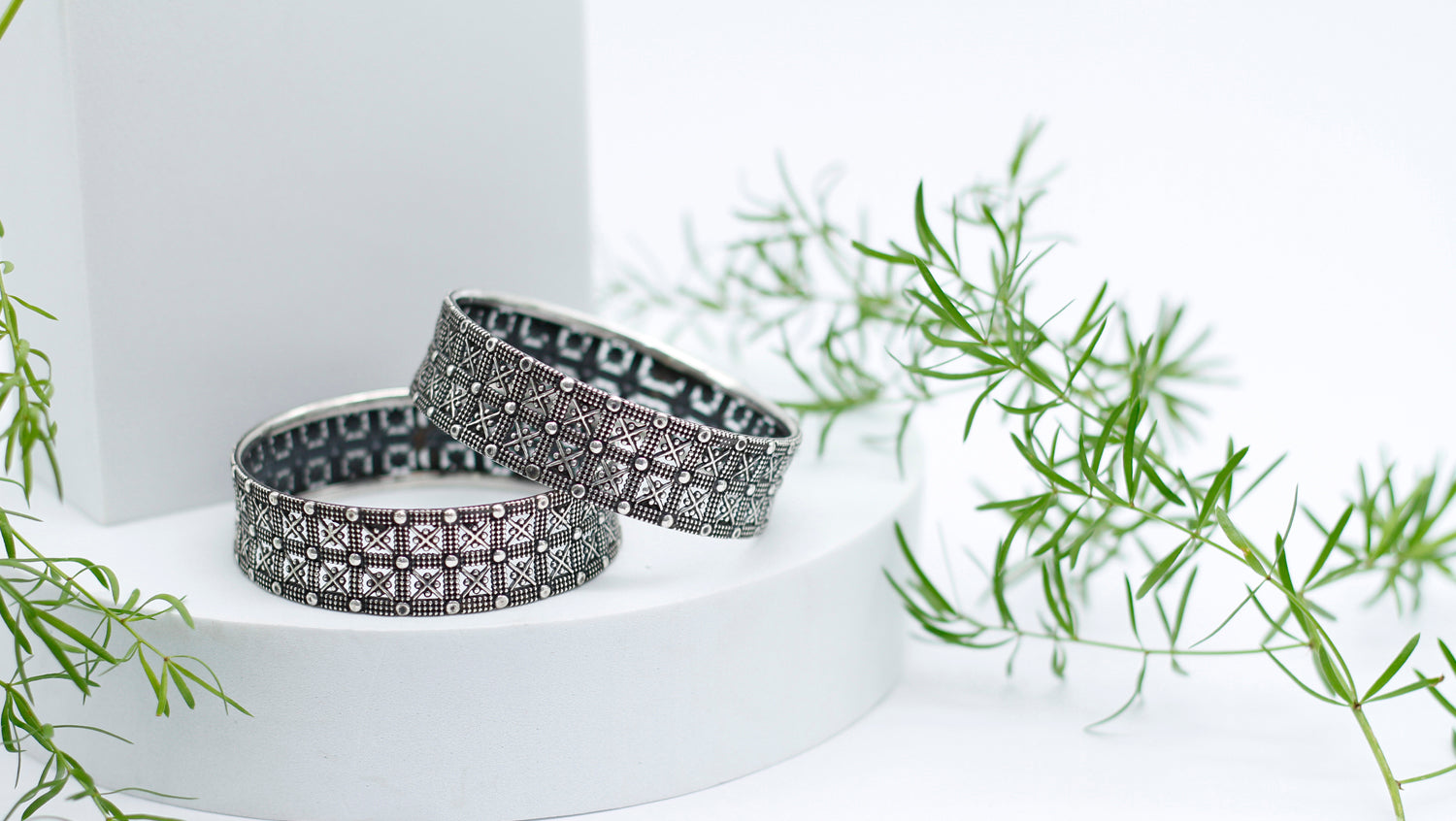 Checker Box Design Silver Bangle โ Sangeeta Boochra