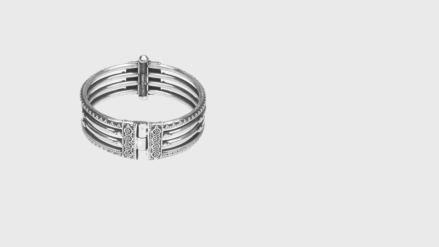 Elegant Radiance Sangeeta Boochra Handmade Silver Bangle