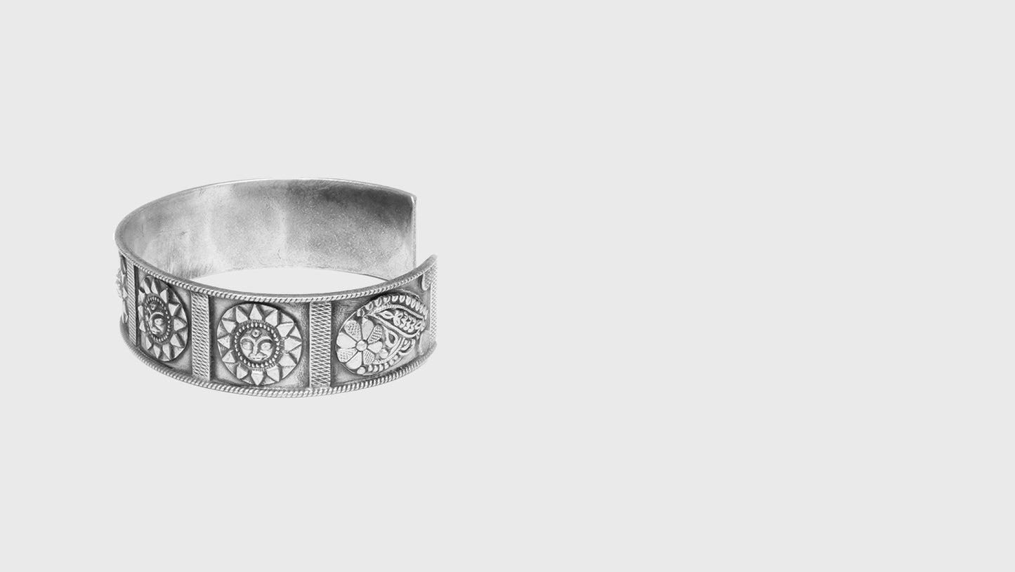 Ornate Beauty Silver Cuff Bangle by Sangeeta Boochra