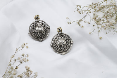 Antiqued Elephant Designed Silver Earring