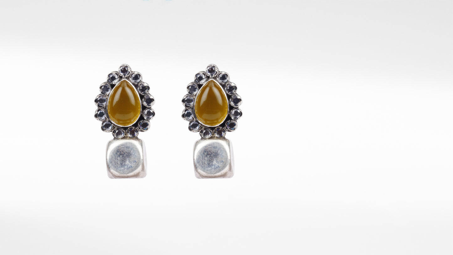 Silver stud earring handcrafted with hessoinite gomed gemstone