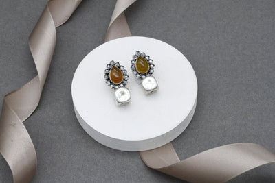 Silver stud earring handcrafted with hessoinite gomed gemstone