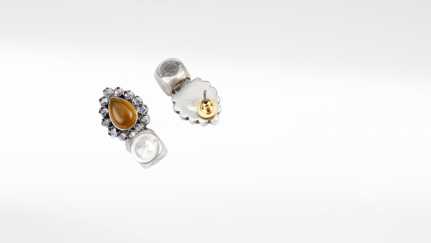 Silver stud earring handcrafted with hessoinite gomed gemstone