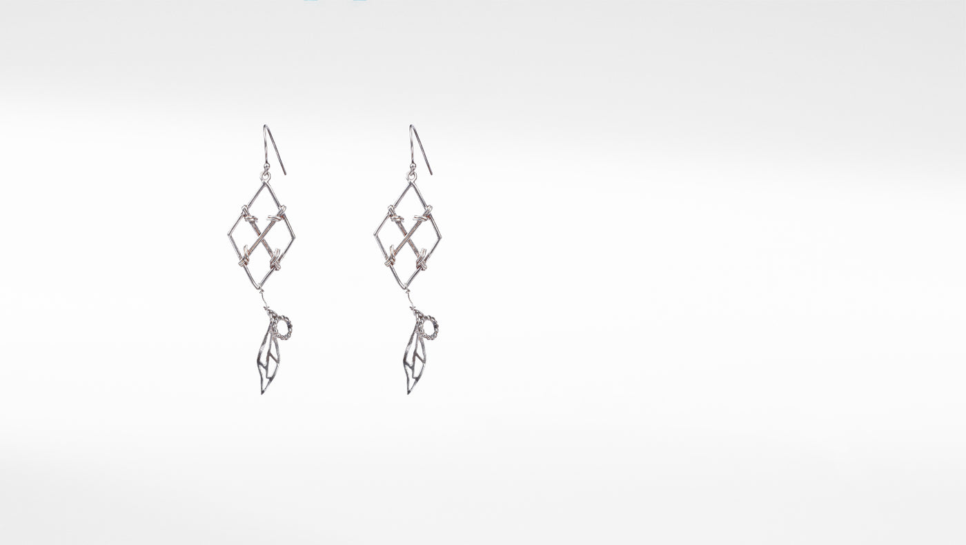 Jaali pattern long dangle silver earring