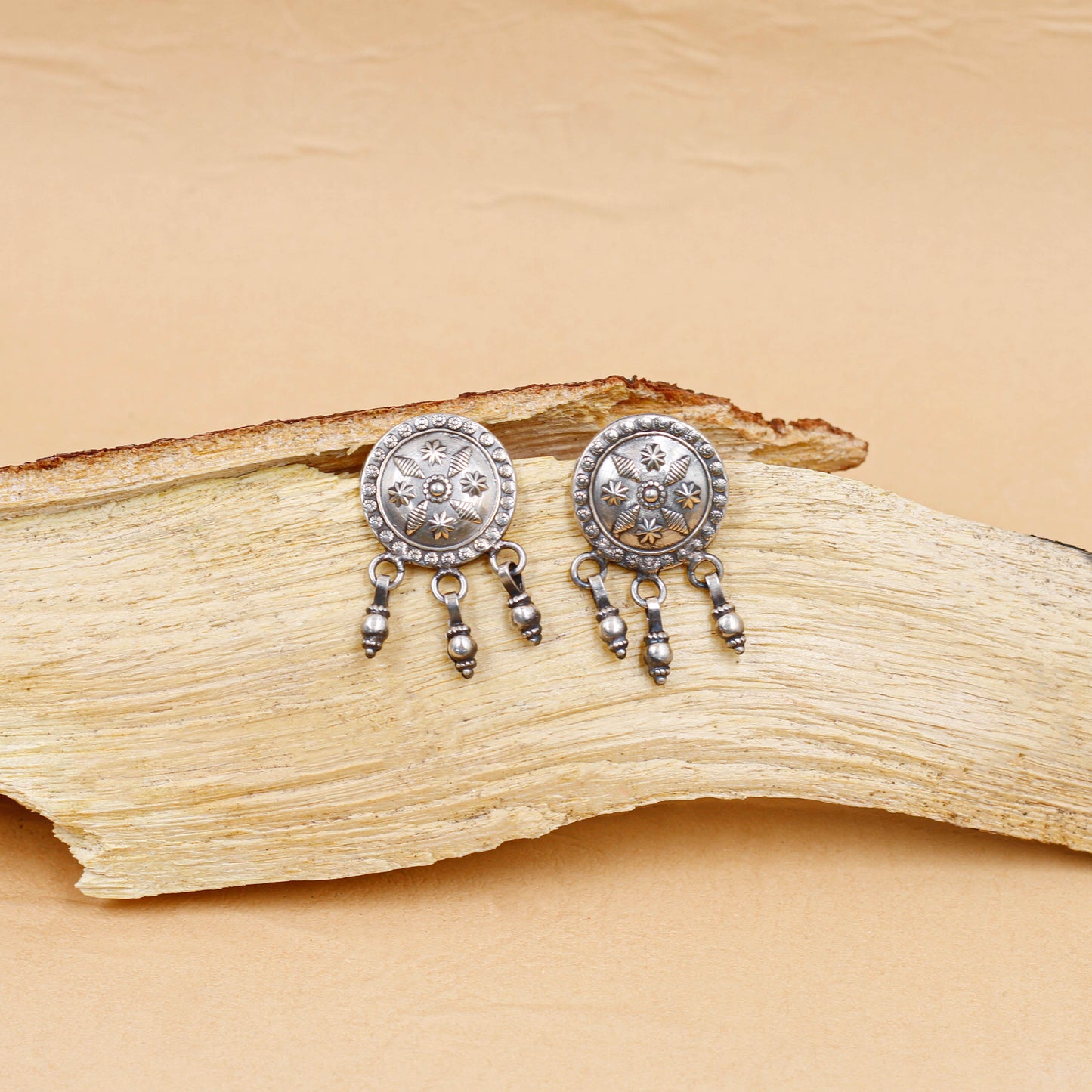 Sangeeta Boochra Silver Earring