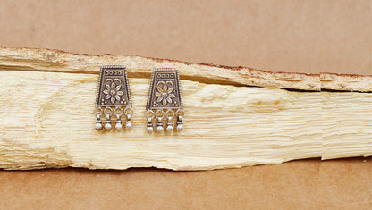 Women Silver Push Back Silver Oxidized Earring