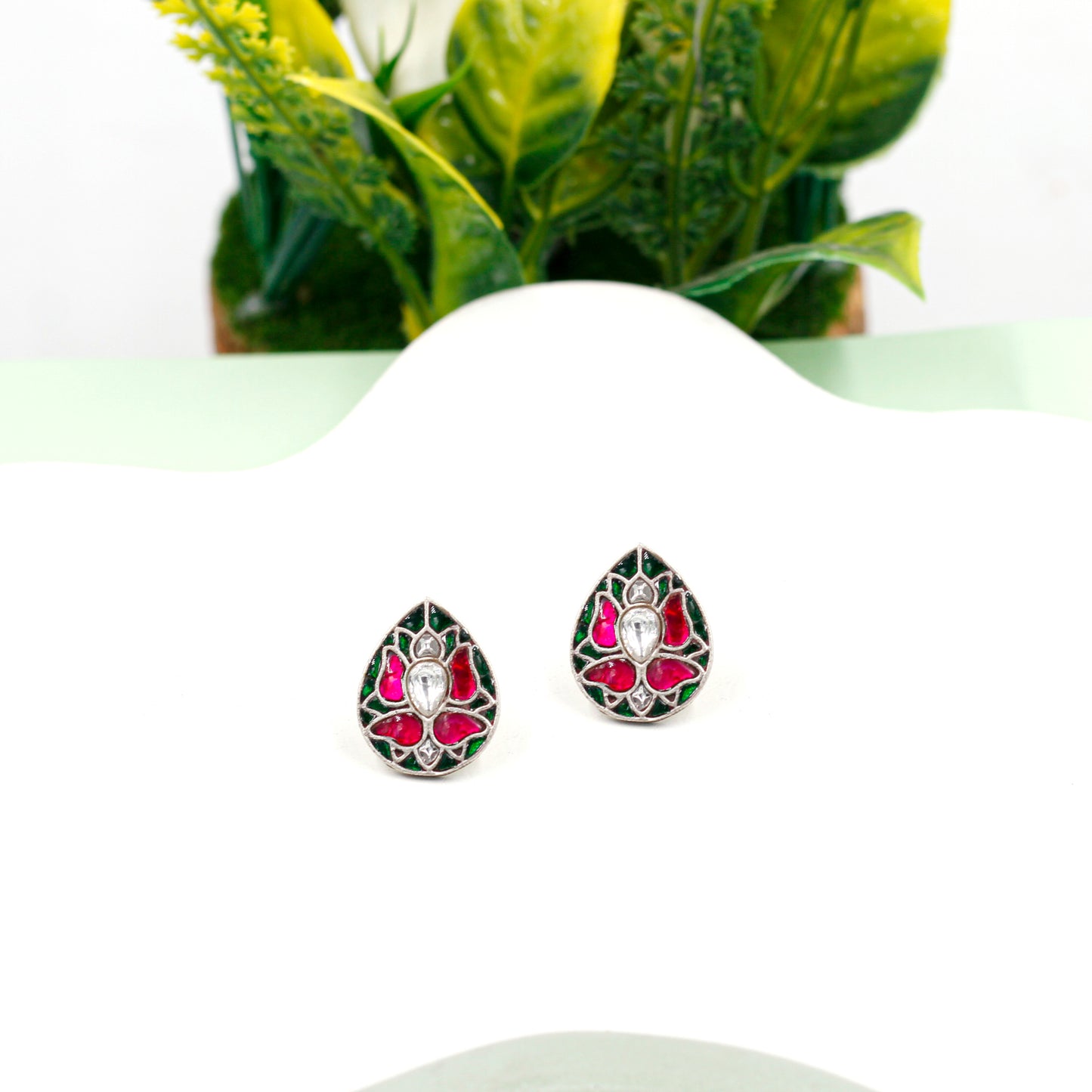 Silver Evelyn Kundan Studded Earring