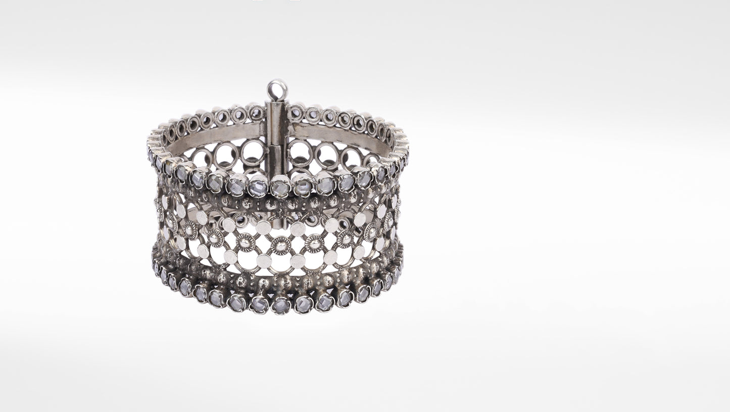 Sangeeta Boochra X Payal Singhal Rehya Silver Openable Bangle