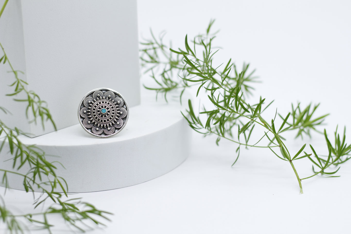 Turquoise Studded Round Silver Ring