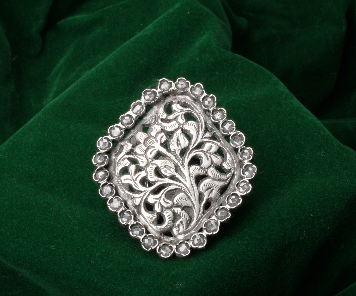 Silver Ritisha Engraving Ring