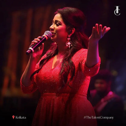 Shreya Ghoshal In Silver Jewellery