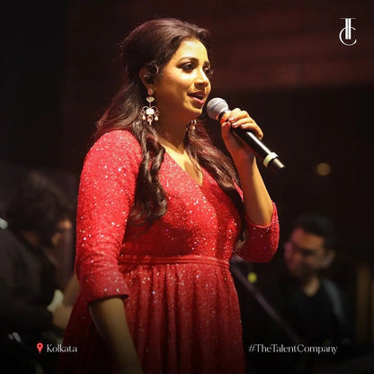 Shreya Ghoshal In Silver Jewellery