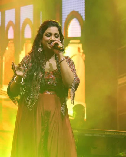 Shreya Ghoshal In Silver Jewellery
